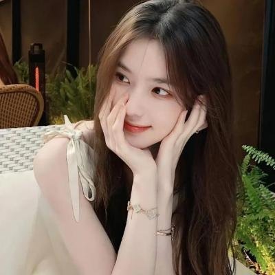 她在这里 海报